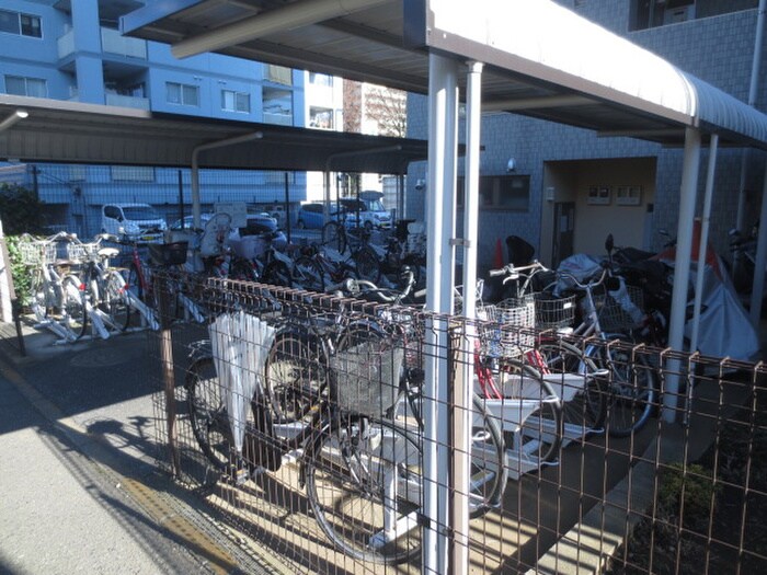 物件外観写真4　(駐輪場)