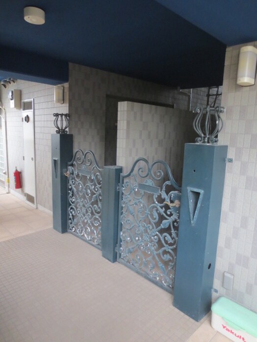 物件内観写真16　(玄関)