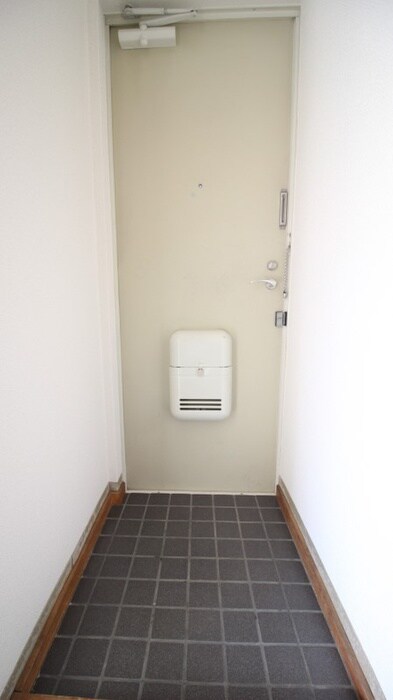 物件内観写真4　(玄関)