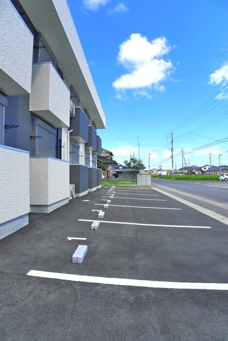 物件外観写真3　(駐車場)