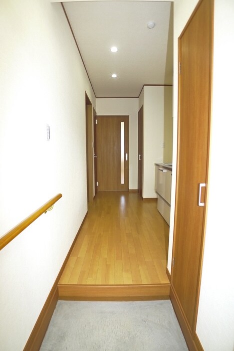 物件内観写真13　(玄関)