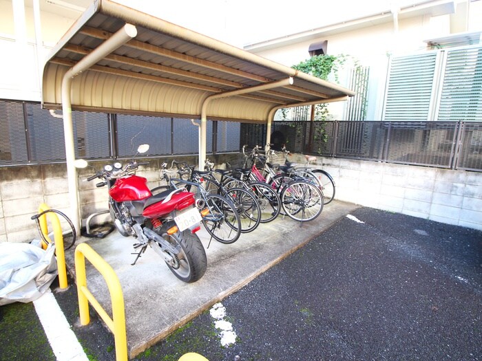 物件外観写真3　(駐輪場)