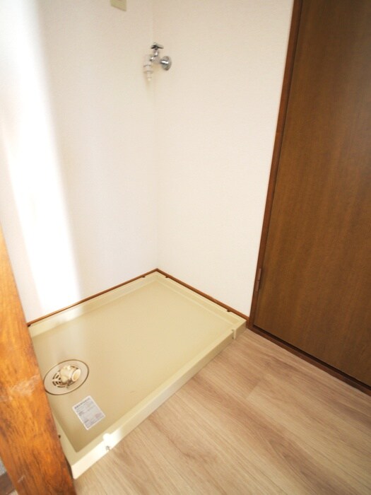 物件内観写真15　(洗濯機置場)