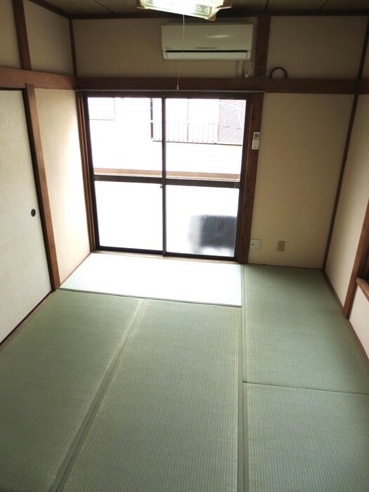 物件内観写真8　(室内からの展望)