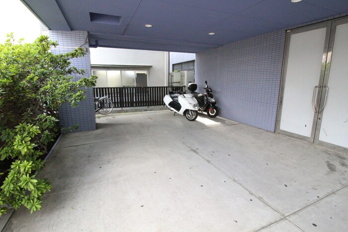 物件外観写真5　(駐輪場)
