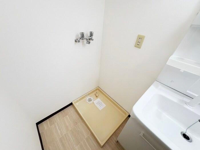 物件内観写真15　(洗濯機置場)