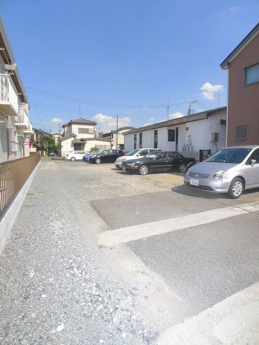 物件外観写真3　(駐車場)