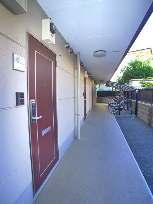 物件外観写真4　(エントランス部分)