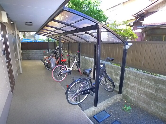 物件外観写真5　(駐輪場)