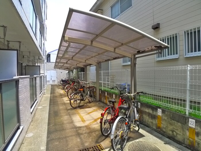 物件外観写真4　(駐輪場)