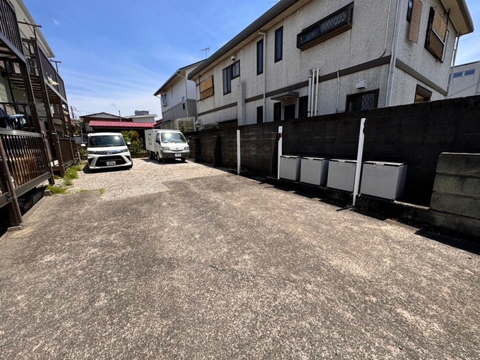 物件外観写真4　(駐車場)