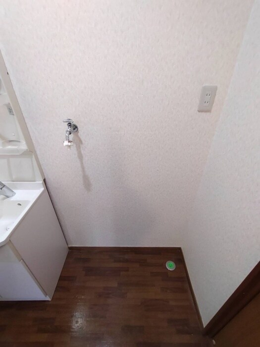 物件内観写真13　(洗濯機置場)