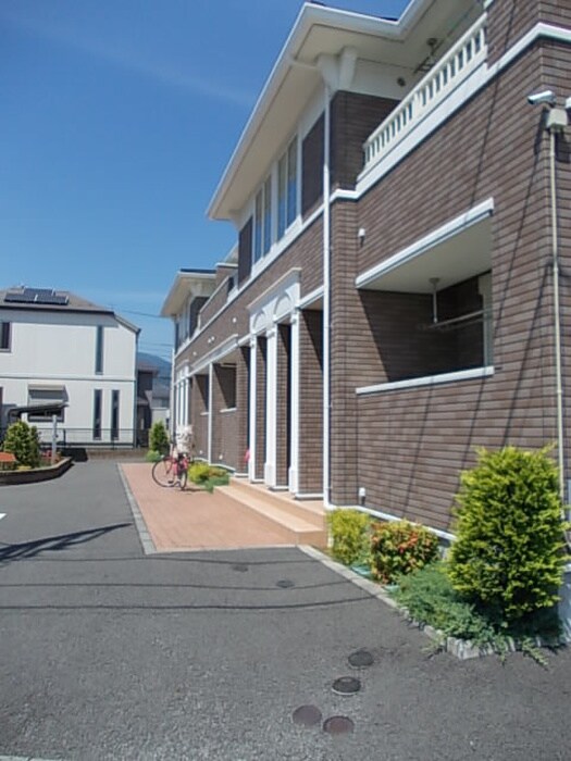 物件外観写真4　(エントランス部分)