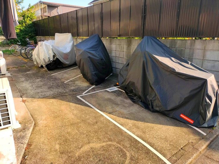 物件外観写真5　(駐輪場)