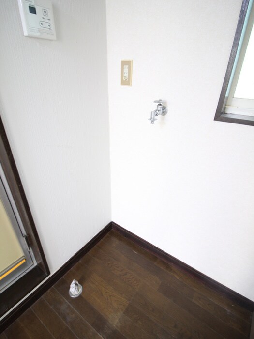 物件内観写真14　(洗濯機置場)