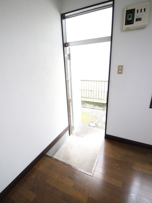 物件内観写真16　(玄関)