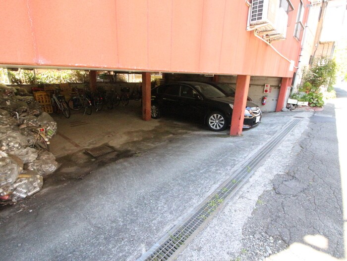 パレスコーポの駐車場