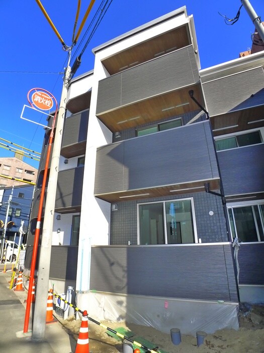 物件外観写真1　(建築中)