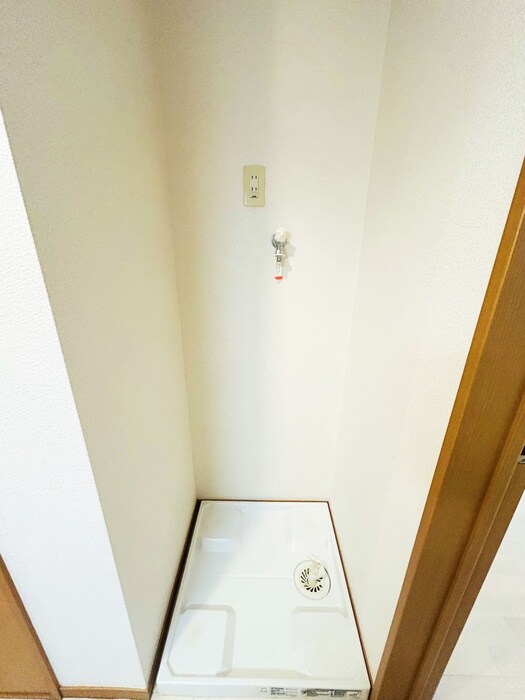 物件内観写真16　(洗濯機置場)