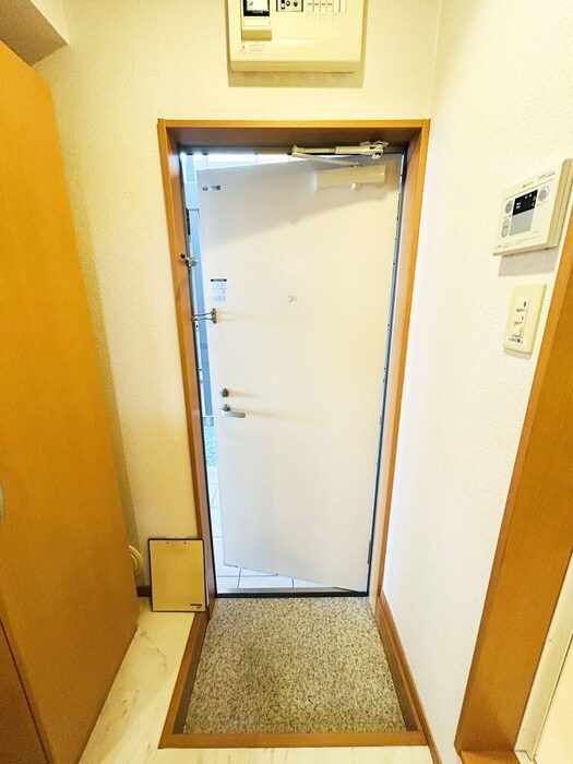 物件内観写真17　(玄関)