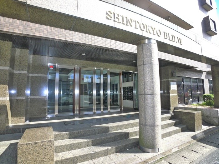 物件外観写真2　(エントランス部分)