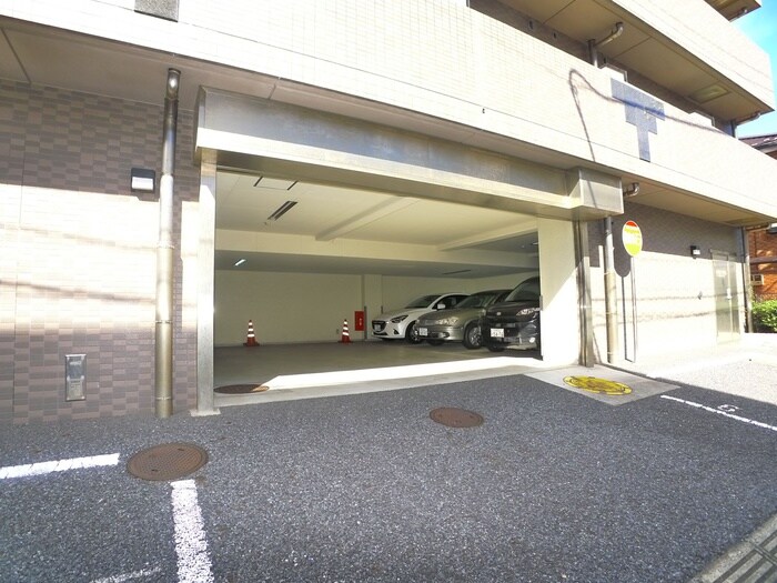 物件外観写真5　(駐車場)