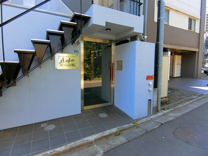 物件外観写真2　(エントランス部分)