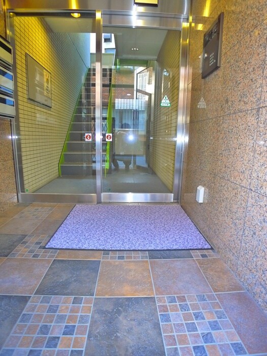 物件外観写真4　(エントランス部分)