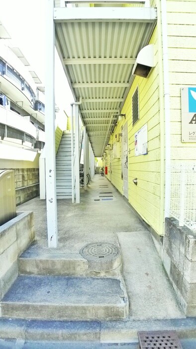 物件外観写真4　(エントランス部分)