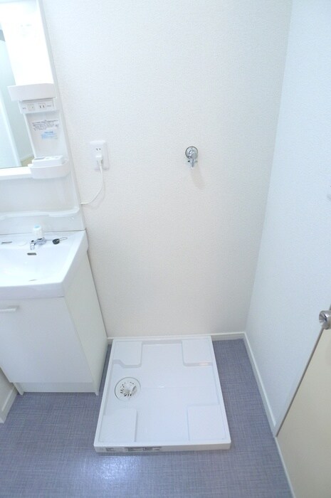 物件内観写真16　(洗濯機置場)