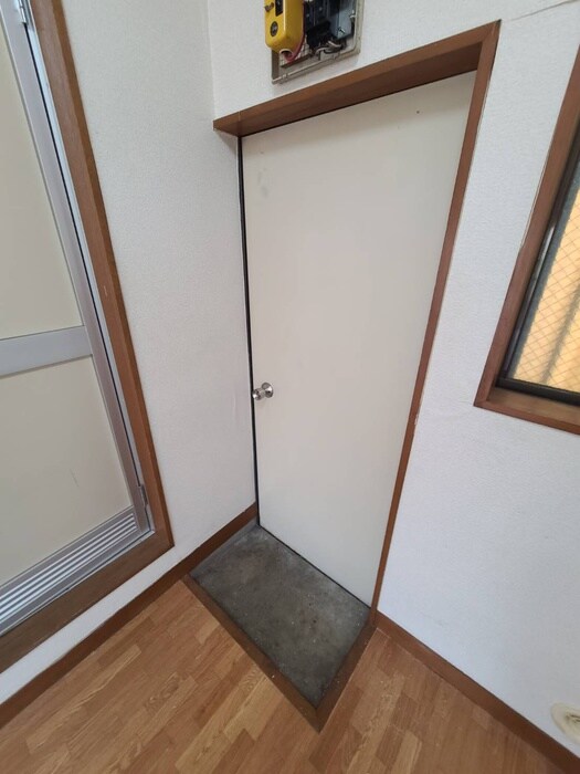 物件内観写真10　(玄関)