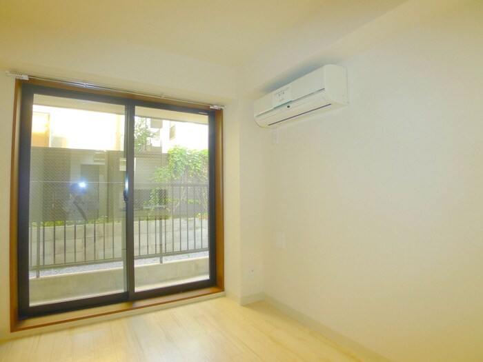 物件内観写真8　(室内からの展望)