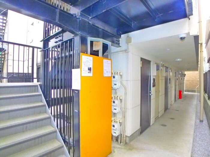 物件外観写真4　(エントランス部分)