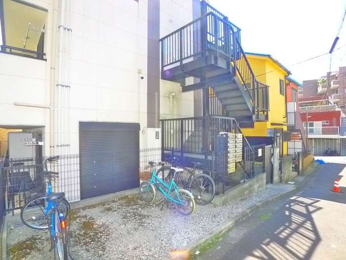 物件外観写真5　(駐輪場)