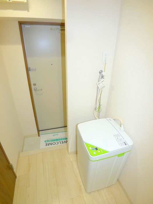 物件内観写真14　(洗濯機置場)