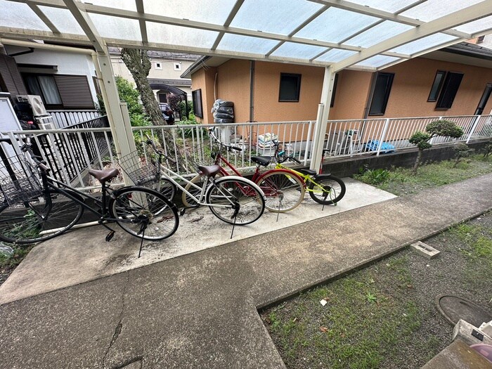 物件外観写真6　(駐輪場)