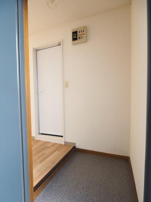 物件内観写真4　(玄関)