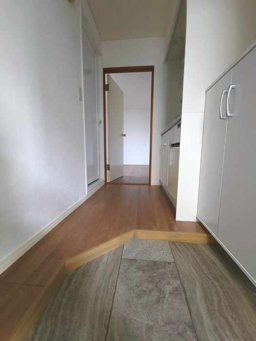 物件内観写真8　(玄関)