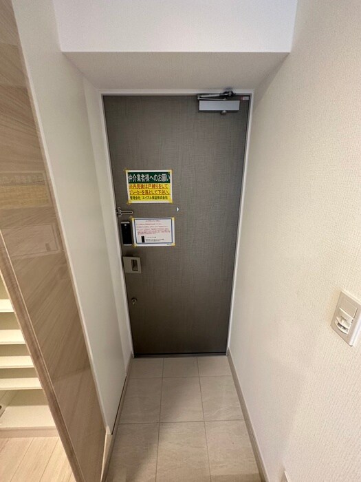 物件内観写真16　(玄関)