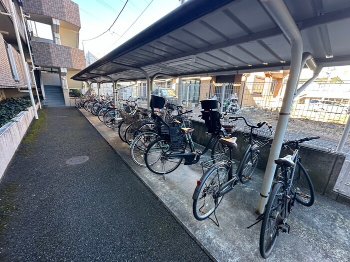 物件外観写真4　(駐輪場)