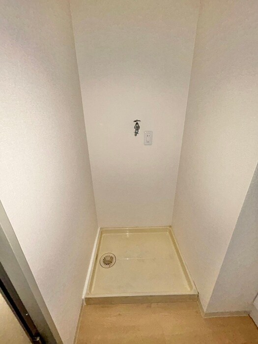 物件内観写真16　(洗濯機置場)