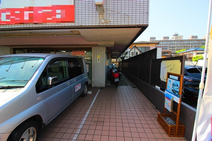 物件外観写真4　(エントランス部分)