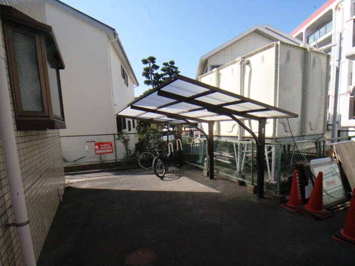 物件外観写真4　(駐輪場)