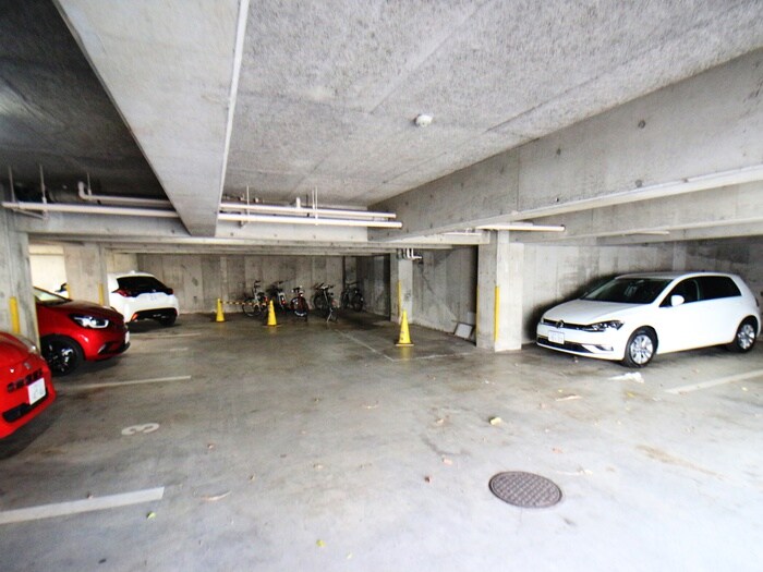 物件外観写真5　(駐車場)