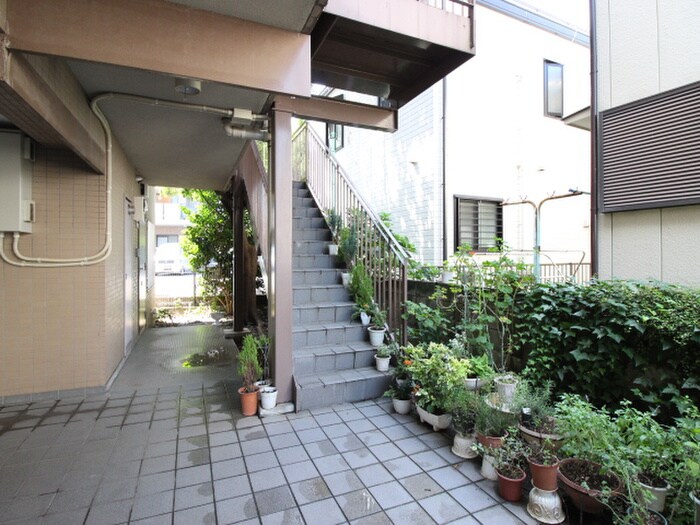 物件外観写真4　(エントランス部分)