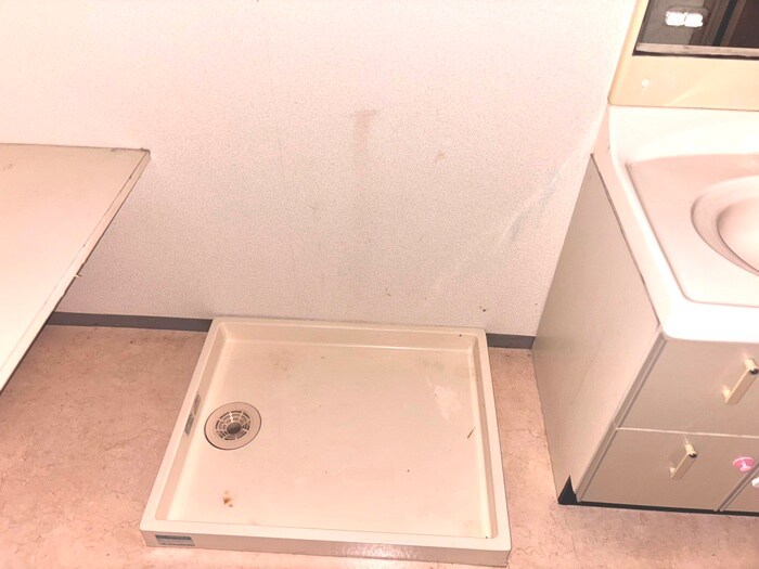 物件内観写真14　(洗濯機置場)