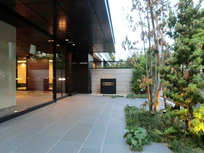 物件外観写真5　(エントランス部分)