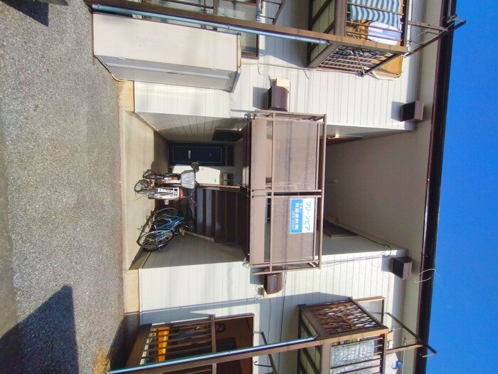 物件外観写真4　(エントランス部分)