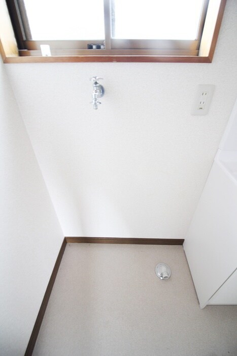 物件内観写真16　(洗濯機置場)