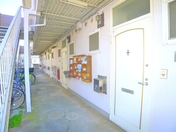 物件外観写真5　(エントランス部分)